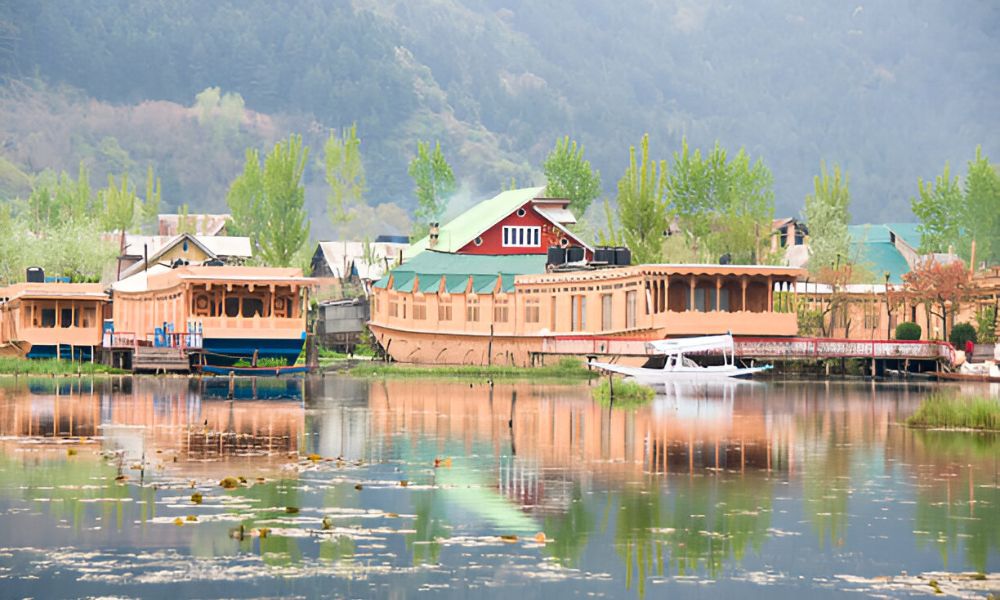 House Boat Rooms